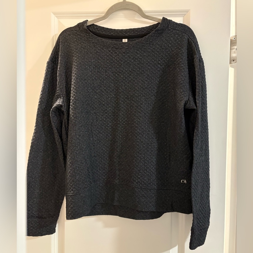 GAPFit quilted charcoal gray Crewneck Sweatshirt